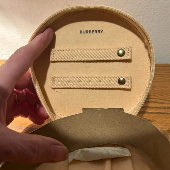 Burberry Goddess travel case EUC - Picture 4 of 10